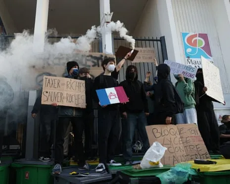 New French PM Under Intense Scrutiny as Countrywide Strikes Disrupt Schools and Transportation